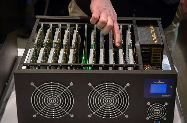 Збитки близько 185 мільйонів гривень: 35-річний полтавець майнив криптовалюту на серверах чужих акаунтів