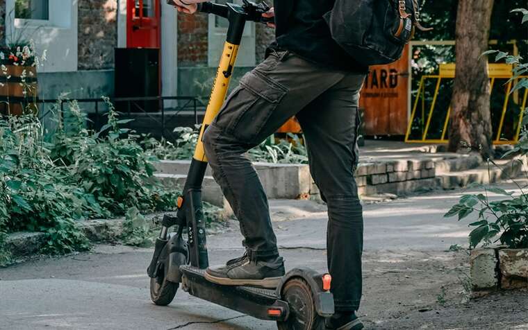 В Україні штрафують водіїв електросамокатів за порушення ПДР: від початку року 17 справ