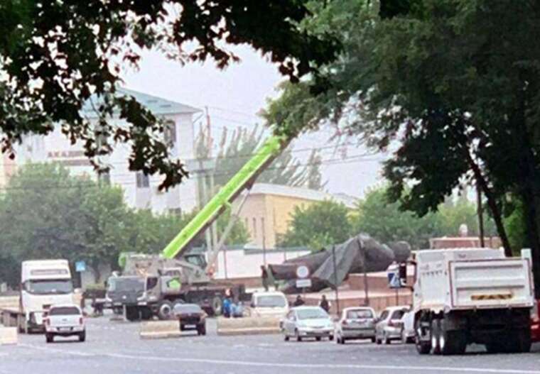 В Кыргызстане демонтировали самый высокий памятник Ленину