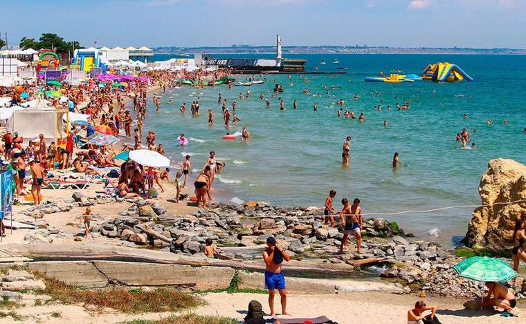У мережі показали переповнені пляжі в Одесі