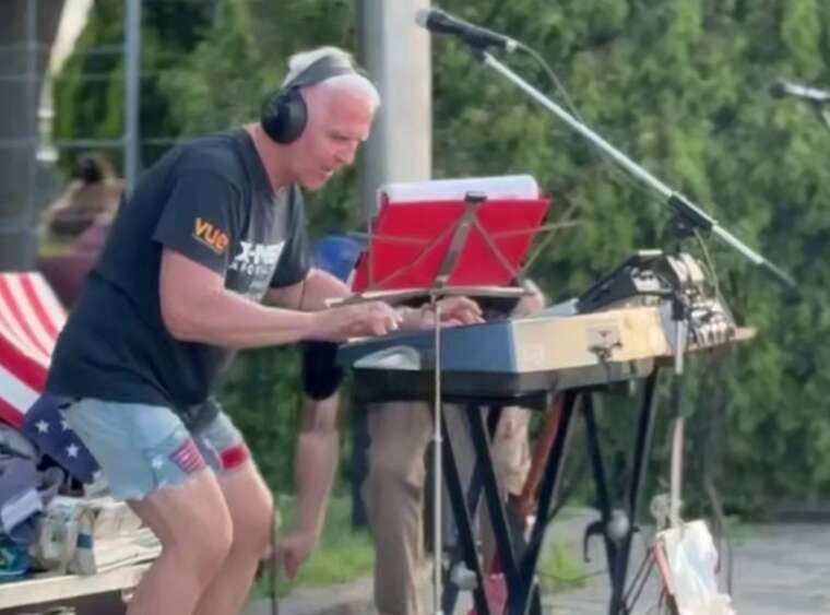 В Днепре обнаружили двойника Байдена: он мгновенно завоевал симпатии горожан