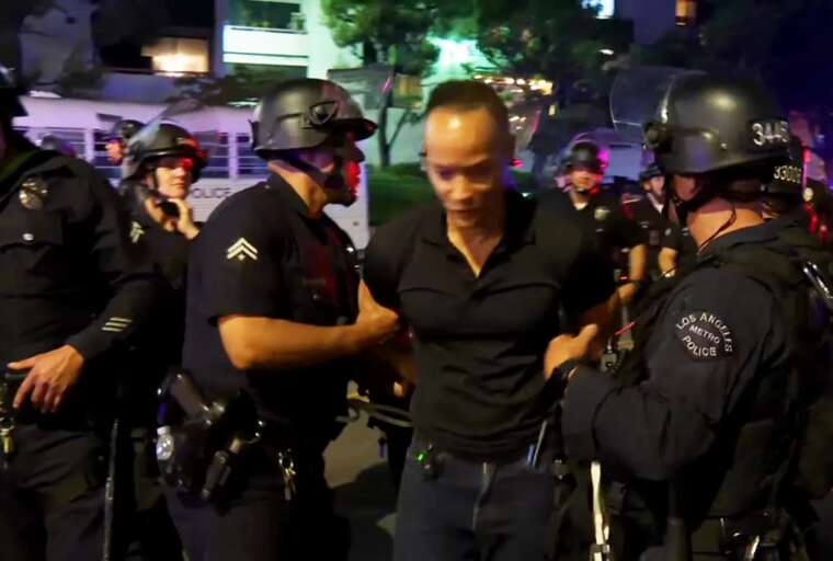 У Лос-Анджелесі поліція блокує роботу CNN на протестах проти політики Трампа