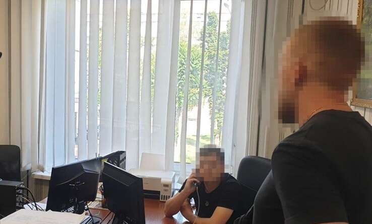 В Днепре правоохранитель за деньги удалял данные об уклонистах