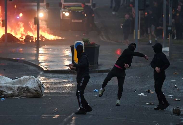 У Північній Ірландії масові заворушення через антимігрантські протести, – Reuters