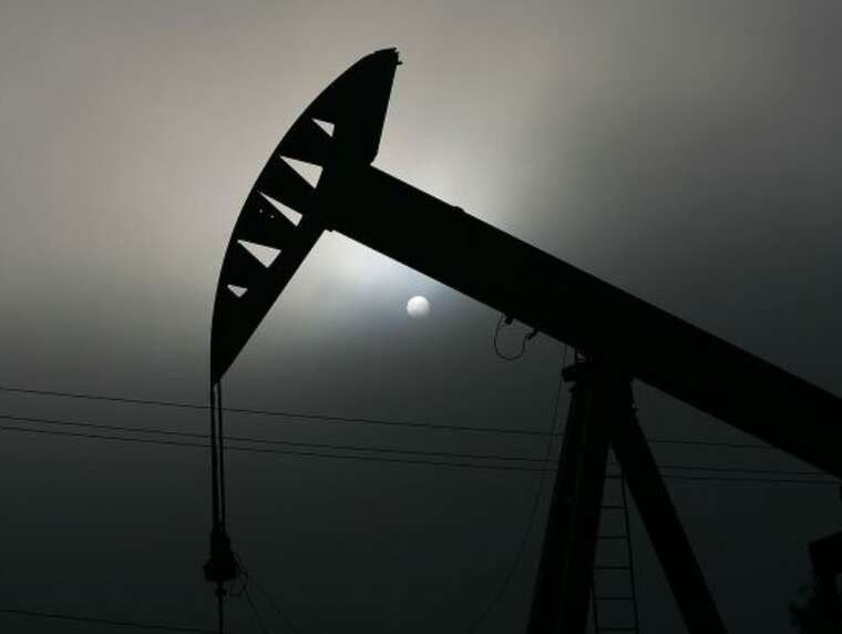 Цены на нефть выросли почти на 9% после атаки Израиля на Иран