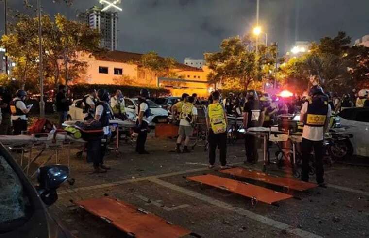 Іран завдав ударів ракетами по Ізраїлю: у Хайфі горить НПЗ