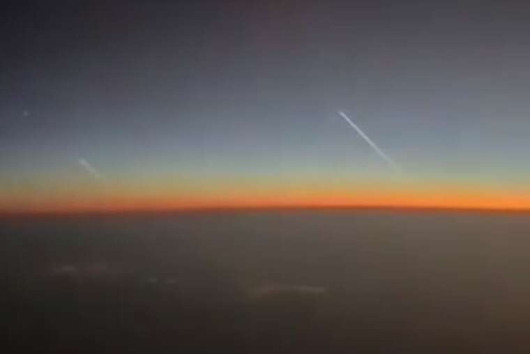 Пасажири літака зняли запуск іранських ракет по Ізраїлю