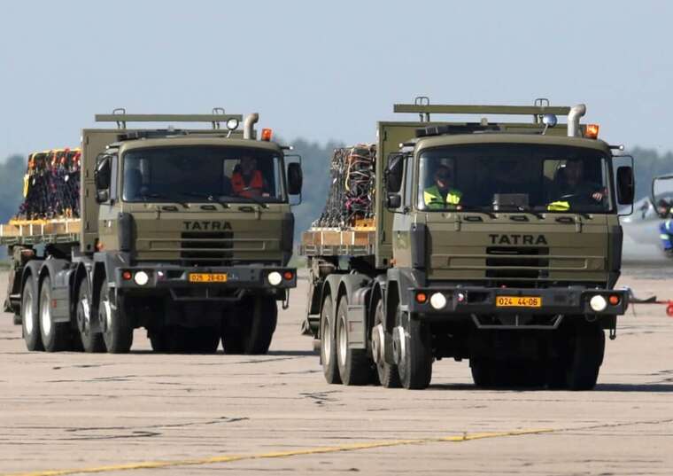 В Чехии проводят расследование относительно приобретения некачественных военных внедорожников Tatra