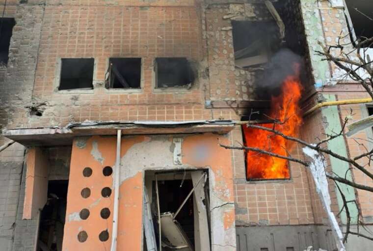 In Kupyansk, the enemy attacked a multi-story building: a fire started