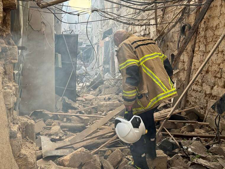 В Одесі після ворожої атаки РФ під завалами шукають вагітну жінку та пенсіонерку