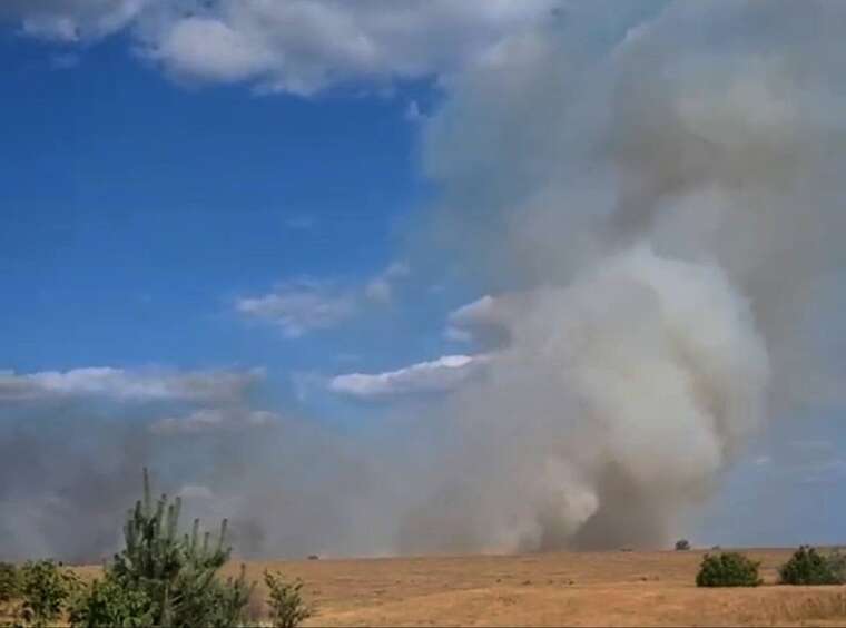 В районе Зеленовки на Херсонщине вспыхнул масштабный пожар