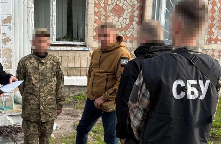Law enforcement officers exposed a military serviceman who was directing Russian strikes on Ukrainian units