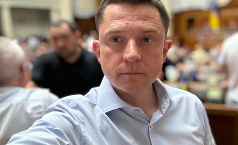 The council supported the early resignation of MP Oles Dovhyi