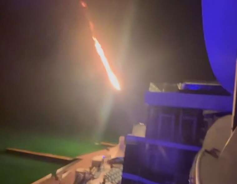 У Мережі публікують відео прильоту уламка БпЛА на набережній в Одесі