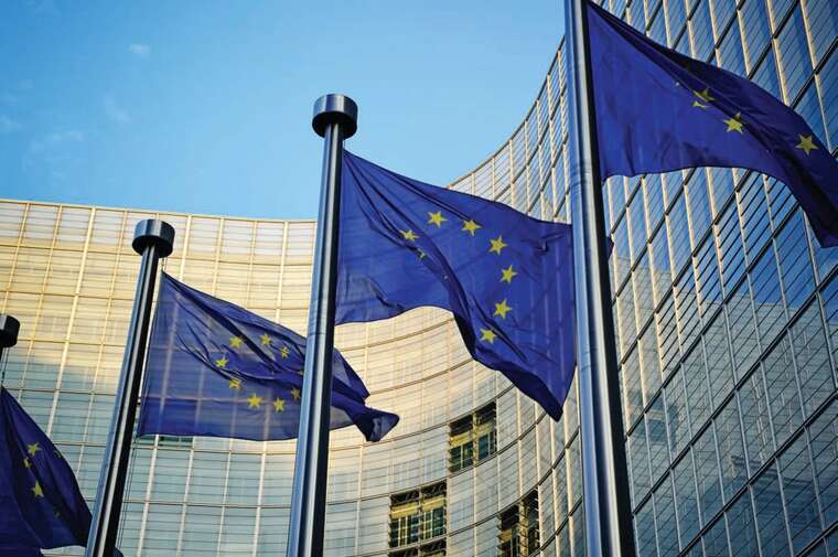 Politico: ЄС поки відмовився від спроб знизити стелю цін на російську нафту