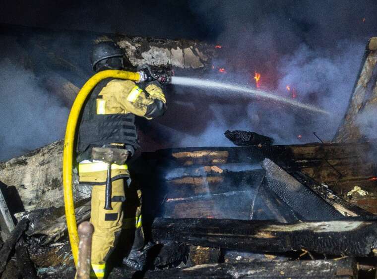 Атака по Сумщині: загинули троє людей, серед них дитина, палають десятки будівель