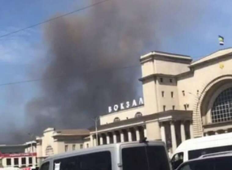 "Укрзалізниця" подтвердила повреждение поезда Одесса–Запорожье в результате ракетного удара по Днепру