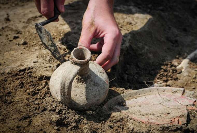 Капсула часу: У Франції археологи знайшли замурований на 400 років склеп