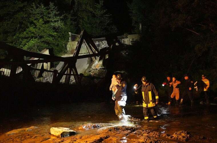In Zakarpattia, a bridge over the Zhdenivka River has collapsed: a temporary crossing is being arranged