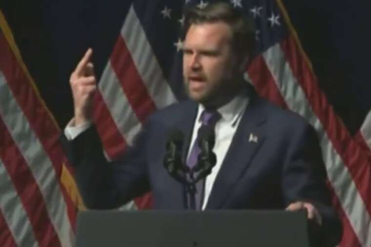 Віцепрезидент США показав середній палець під час виступу