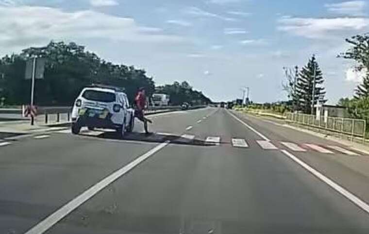 Біля Львова на переході патрульні збили неповнолітнього: ініційовано службове розслідування