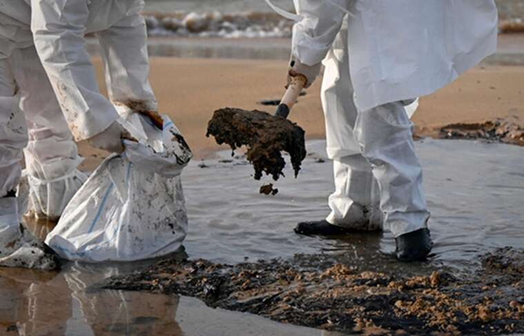 "Мертвий сезон": Як розлив російської нафти біля Керчі змінив Чорне море