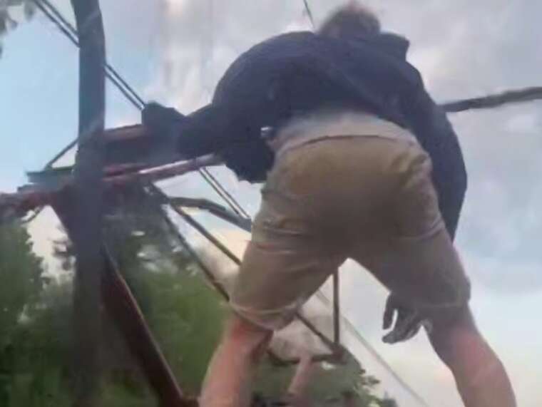 In the Kyiv region, a train surfer was electrocuted on the roof of an electric train