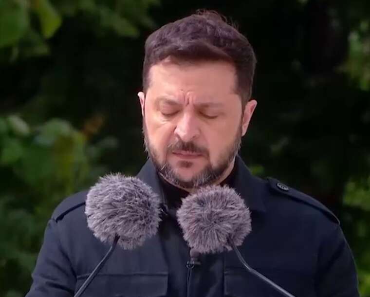 Президент Зеленський привітав українців з Днем Конституції: «Україна понад усе»