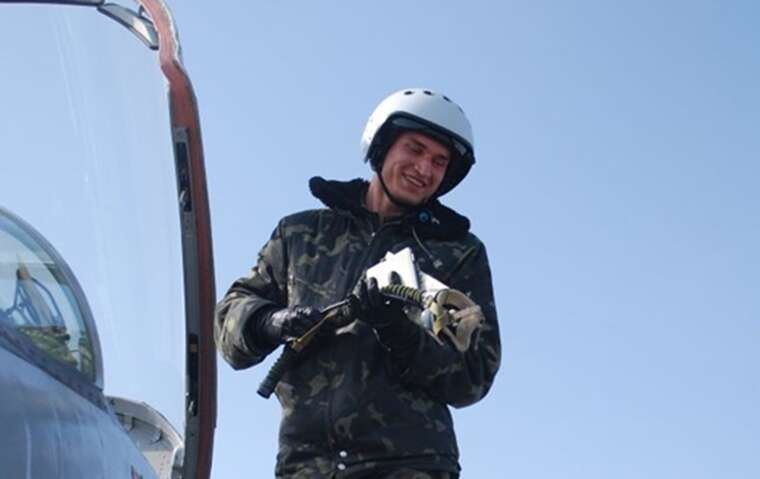 Zelenskyy awarded the title of Hero of Ukraine to the deceased F-16 pilot Maksym Ustymenko