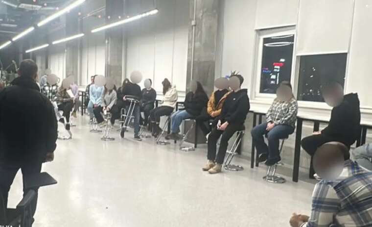 У столиці викрили шахрайський call-центр, що продавав підроблені польські водійські посвідчення