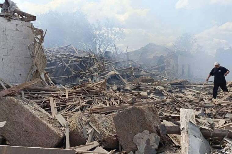 Последствия ракетного удара РФ по Каменскому району Днепропетровской области: есть погибшие