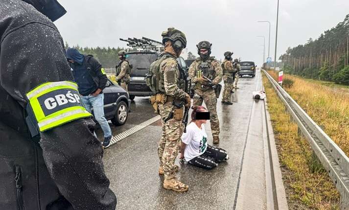 In Poland, law enforcement officers detained four Ukrainians for kidnapping and torturing migrants