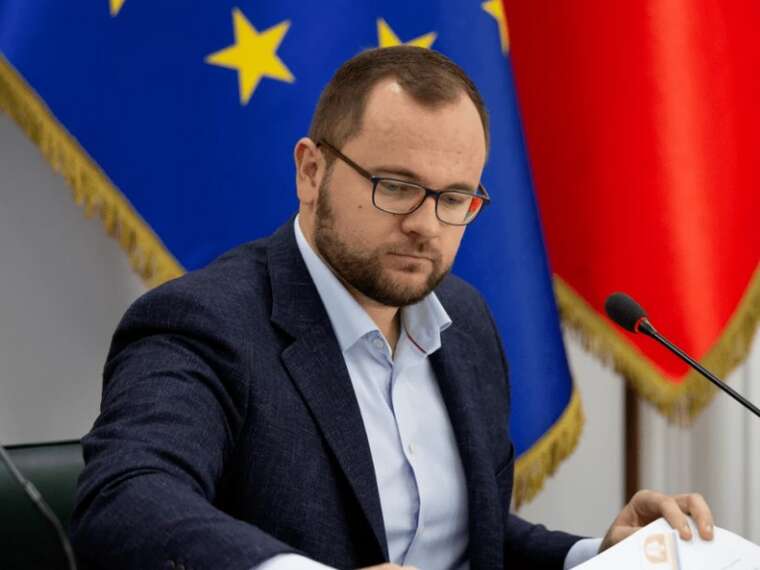 Мэр Луцка появился на мероприятии в кроссовках за 14 тысяч гривен — соцсети