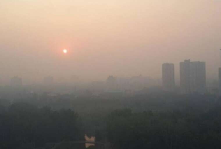 В Киеве — масштабное задымление после утренних ударов: Минздрав призывает закрывать окна