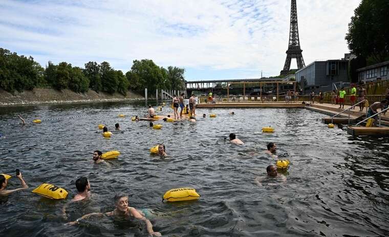 У Парижі дозволили купатися в Сені