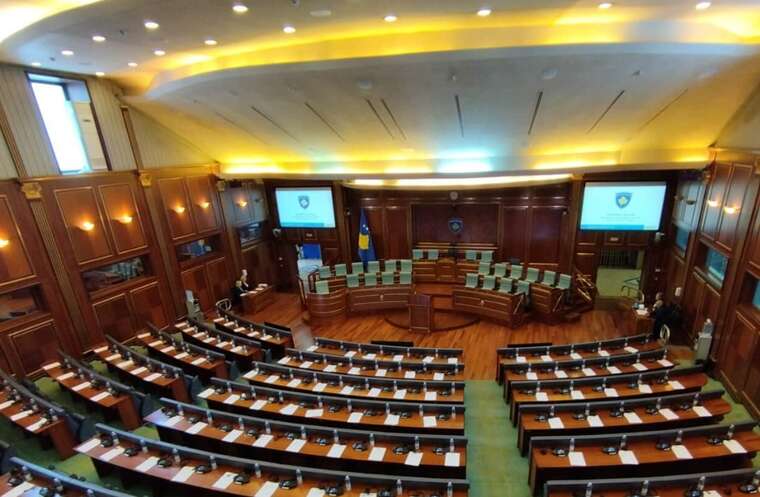 Парламент Косова с 42-й попытки не смог избрать председателя и его заместителей