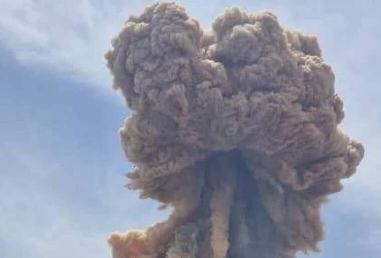 Explosion in Troieshchyna: black smoke rises in Kyiv, part of the district without power