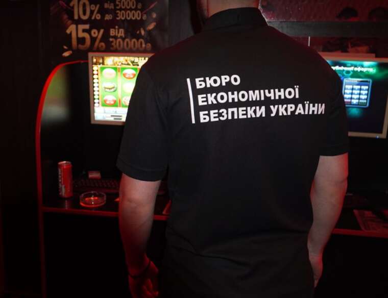 In Kyiv, two illegal online casinos disguised as internet cafes were exposed