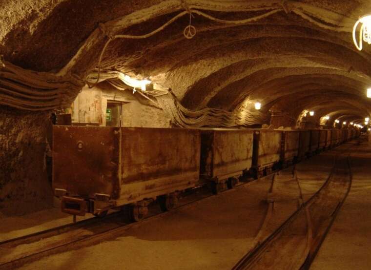 Китай скупает шахты по всему миру