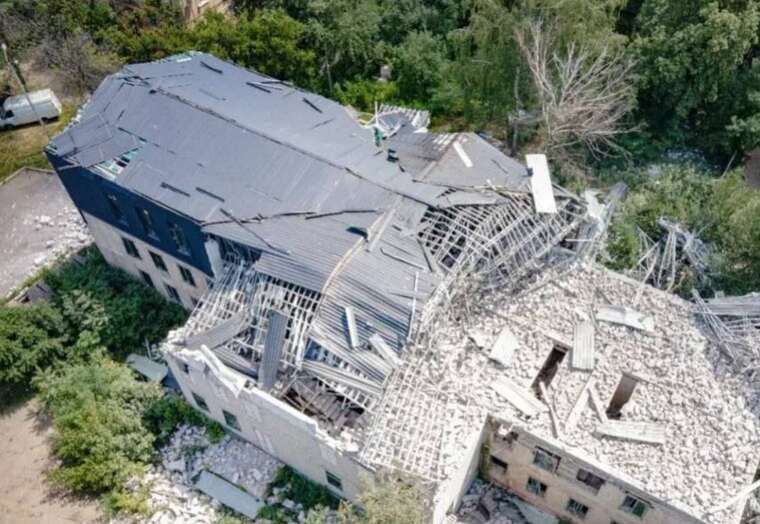 Краматорськ зазнав атаки дронами: пошкоджено дитсадок, житлові будинки та гуртожиток