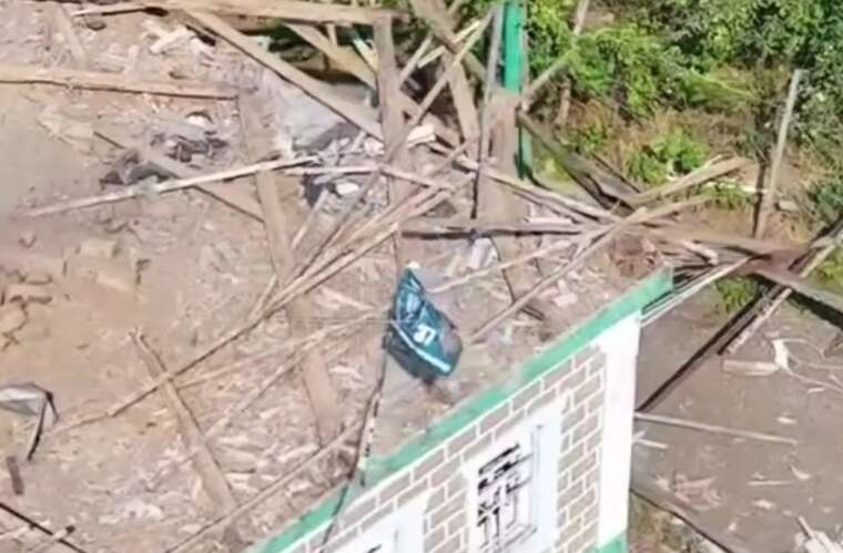 In Dachne, Dnipropetrovsk region, Ukrainian Marines raised the flag