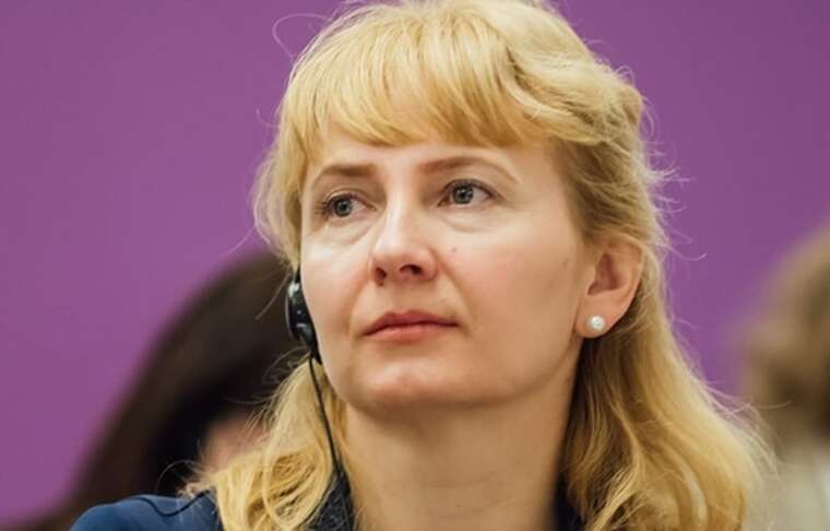 Омбудсмен назвала причину, чому підлітки масово виїжджають з України, закінчуючи школу дистанційно