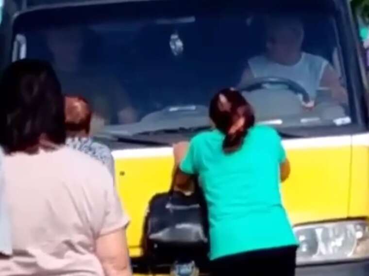 Трагедия в Мерефе: Женщина погибла, пытаясь остановить бус с мобилизованным сыном