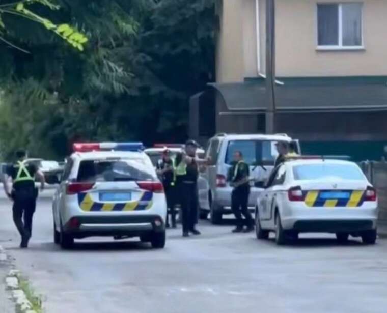 In Khmelnytskyi, a man injured a military commissar and a police officer during the delivery of a summons