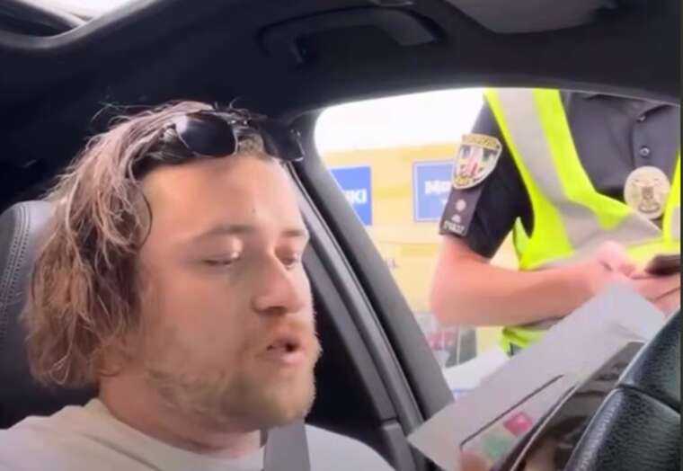 «Не користуюся Резервом»: київський водій відмовився показати документи і вкусив поліцейського