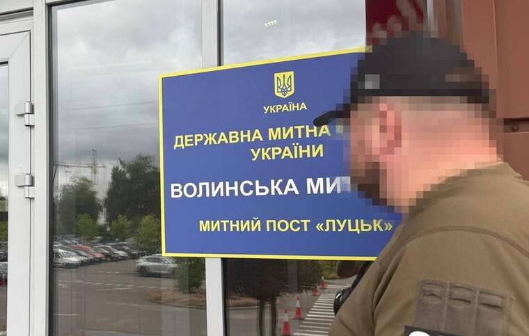 At customs in three regions of Ukraine, large-scale searches are being conducted