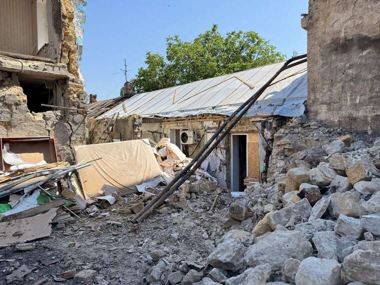 Morning drone attack on Mykolaiv: two injured, buildings destroyed