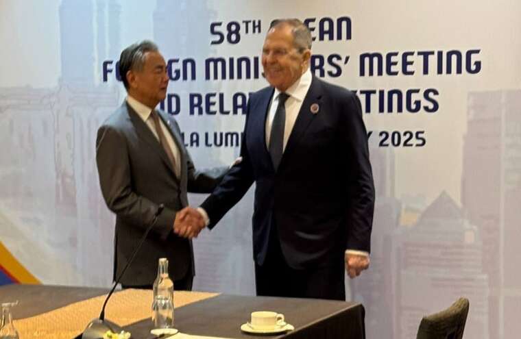 Лавров провів переговори з китайським міністром закордонних справ