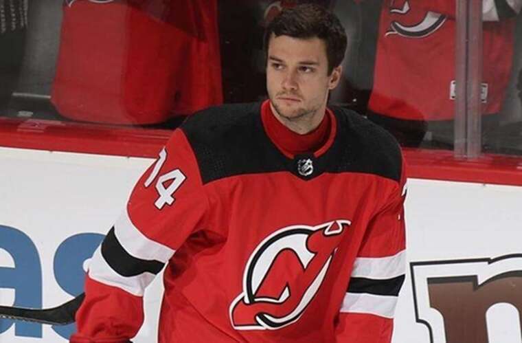 Російський хокеїст поскаржився на відсторонення від Олімпіади-2026: «Спорт має бути поза політикою»