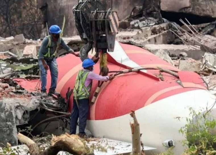 Розслідування катастрофи літака Air India виявило відключення подачі пального